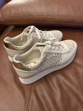 Size 8 M 
 Michael Kors Felix Signature Logo Sneake. Brand New